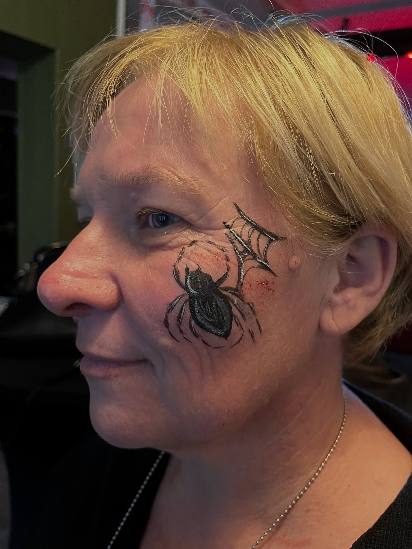 maquillage halloween araignee toile visage mainsdemarie vendee
