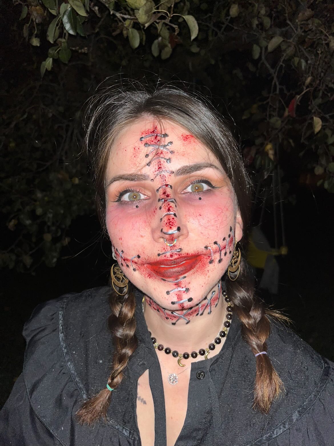 maquillage halloween zombie coutures horreur mainsdemarie vendee